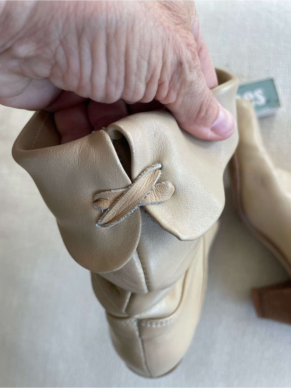 Vintage Dingo Heeled Cream Booties - Picture 5 of 14